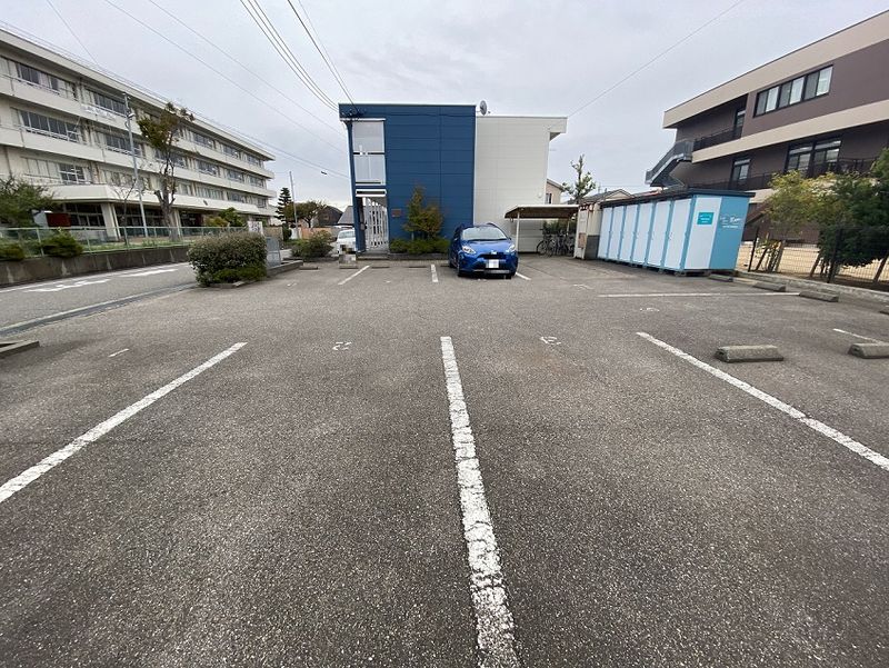 レオパレスＺｅｂｒａ１ 駐車場