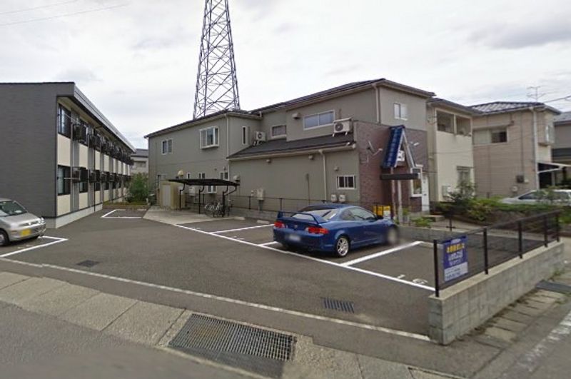レオパレス九蔵 駐車場