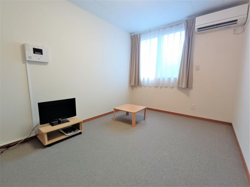 レオパレスフローリッシュⅡ 居間