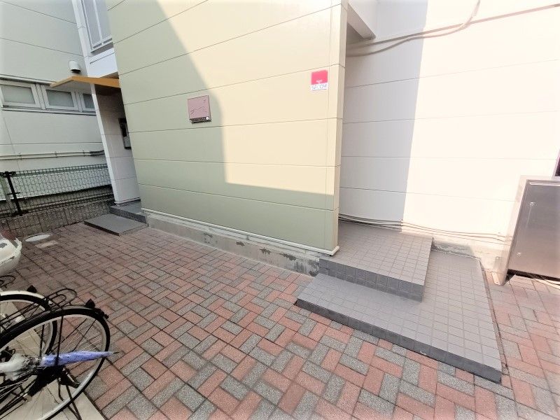 レオパレスインフォレスタ エントランス