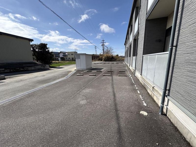 leopalace Kumozugawa Parking lot