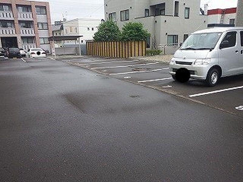 レオパレスヤマテツ 駐車場