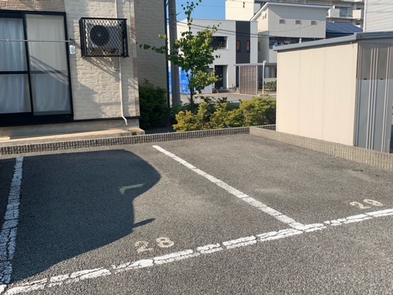 レオパレスムーンストーン 駐車場
