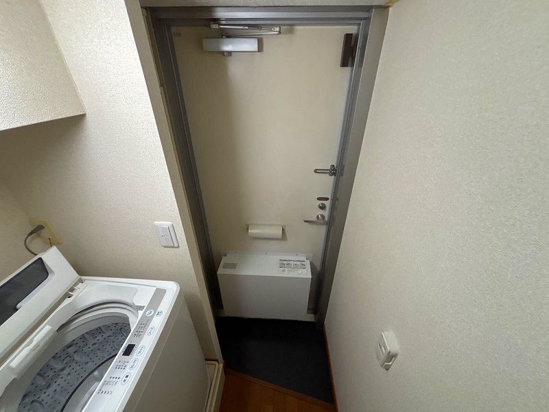 レオパレスＩＺＵＭＩ 玄関