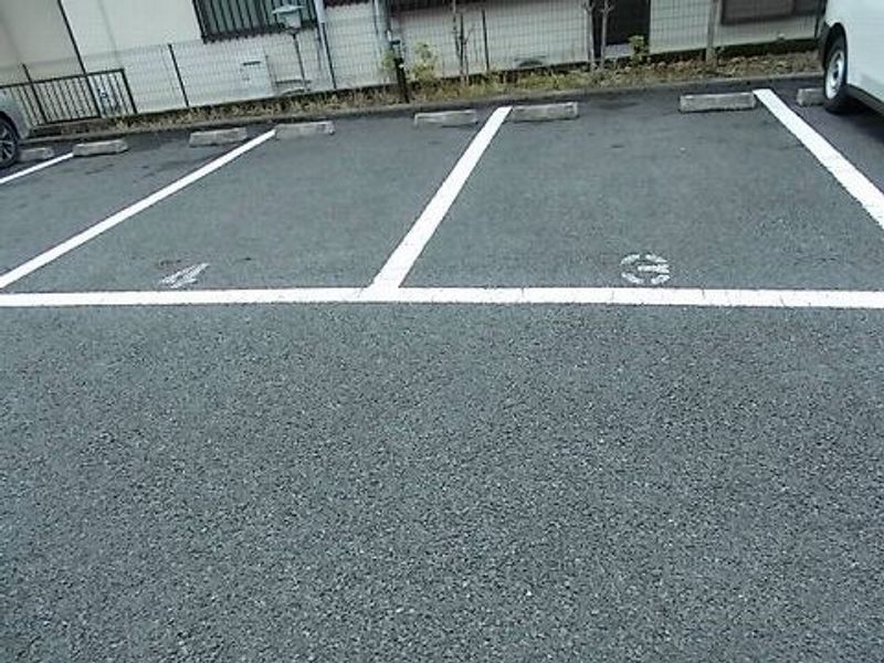 レオパレスリバーサイドパレス 駐車場