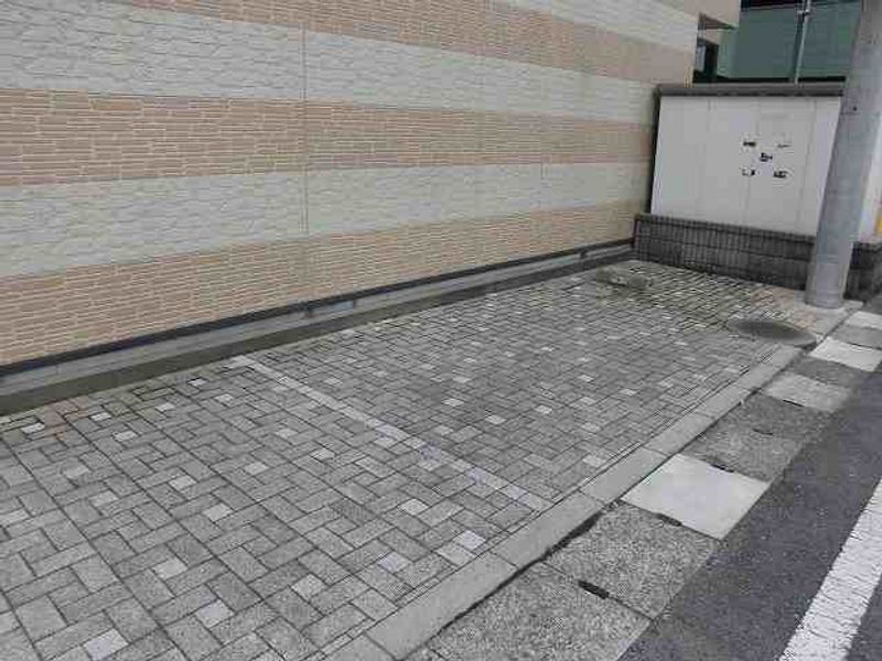 レオパレスアルファ 駐車場