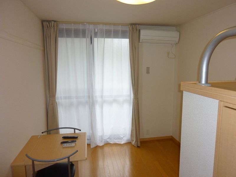 レオパレスナイス五井８１２ 居間