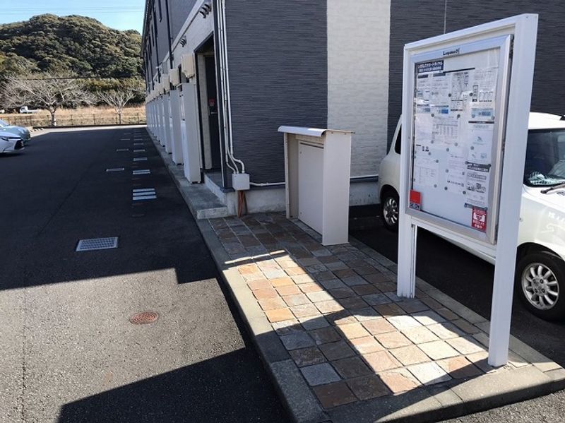 レオパレスホリー エントランス