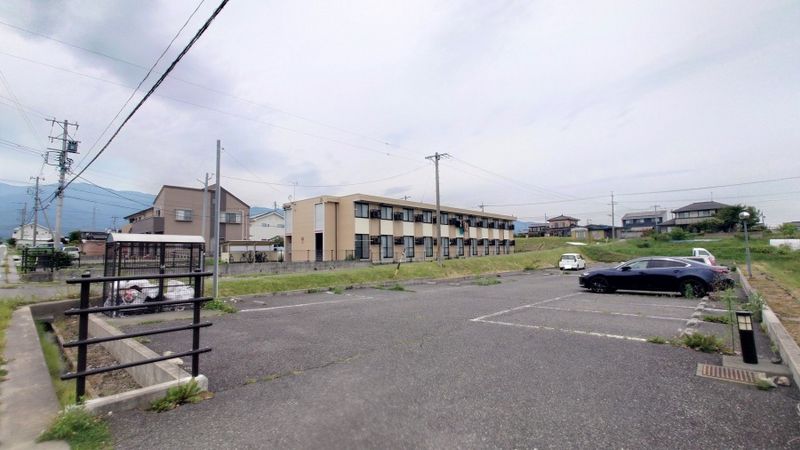 レオパレスパストラル 駐車場