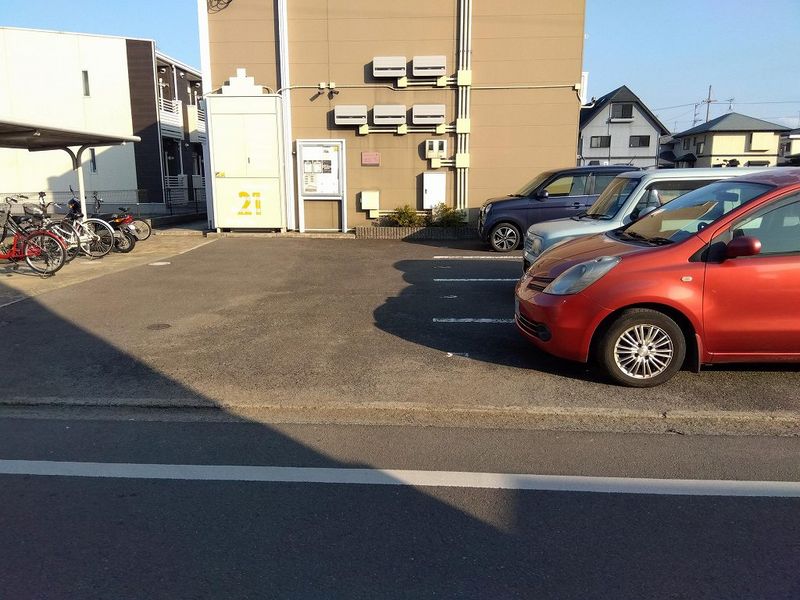 レオパレスＶｉｎｇｈｔＳｉｘ 駐車場
