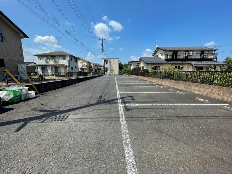 レオパレスＫＳ６ 駐車場