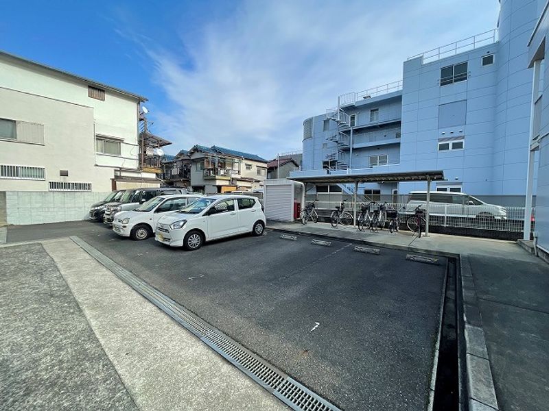 レオパレス泉大津中央 駐車場