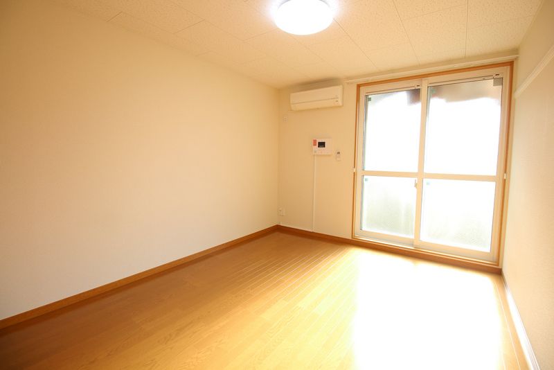 レオパレス瑞喜 居間