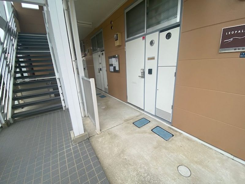 レオパレス錦松台 エントランス