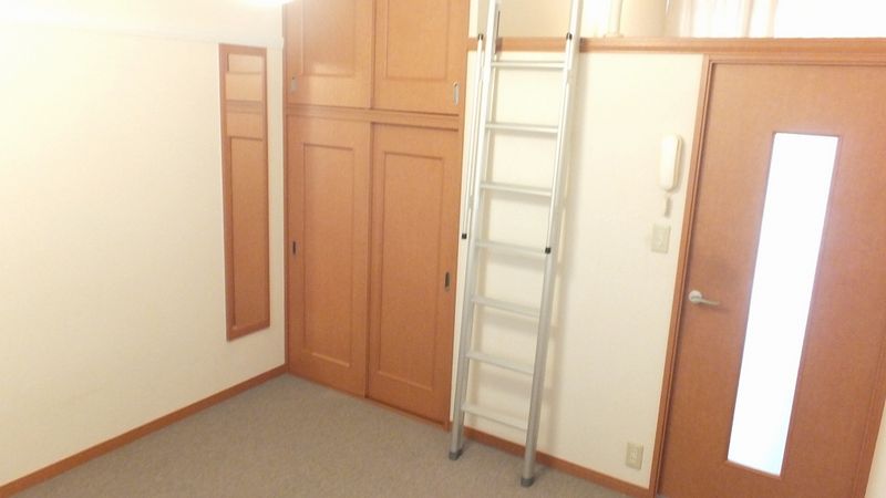レオパレスＫＭ 居間
