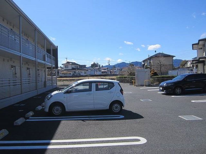 クレイノマリーメゾン 駐車場