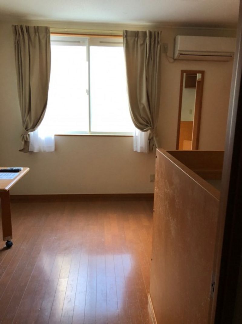 レオパレスニューロード 居間