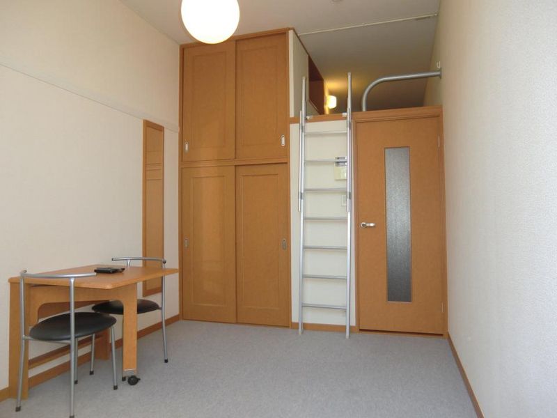 レオパレスコンフォール 居間