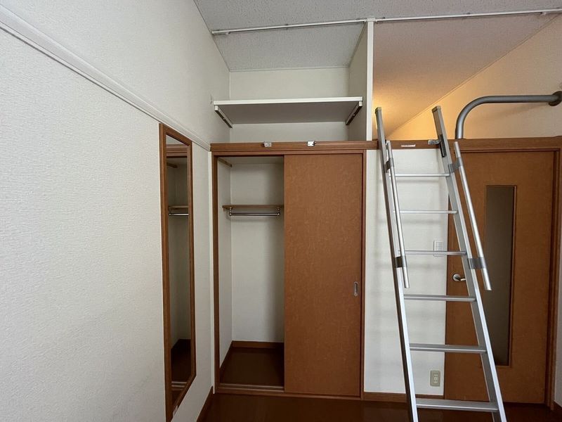 レオパレスグレイス清水 収納