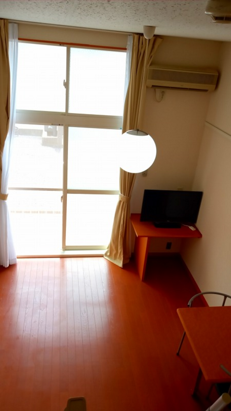 レオパレスサンブロード 居間