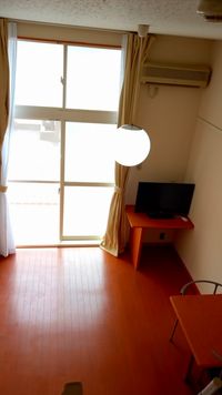 レオパレスサンブロード 居間