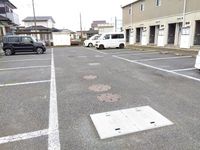 レオパレスサルビア 駐車場