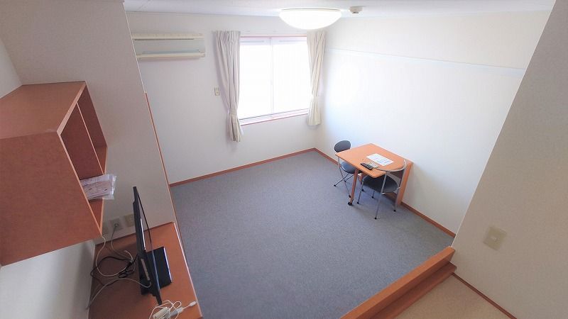 レオパレスこだま 居間