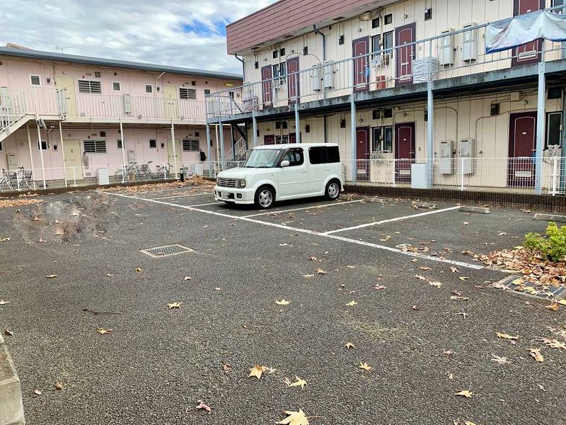 レオパレスハピネス 駐車場