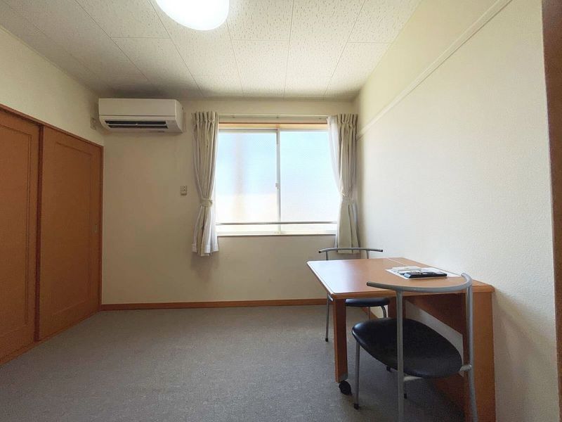 レオパレスグレイス 居間
