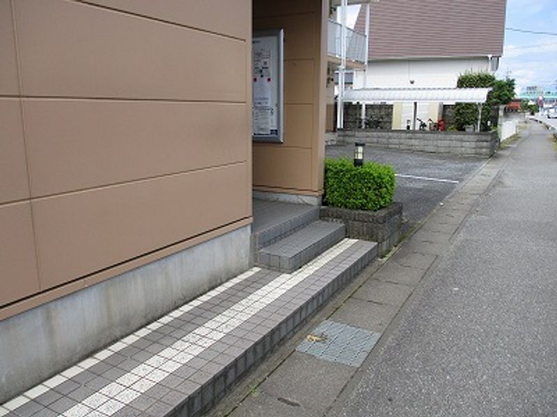 レオパレスリュミエール エントランス