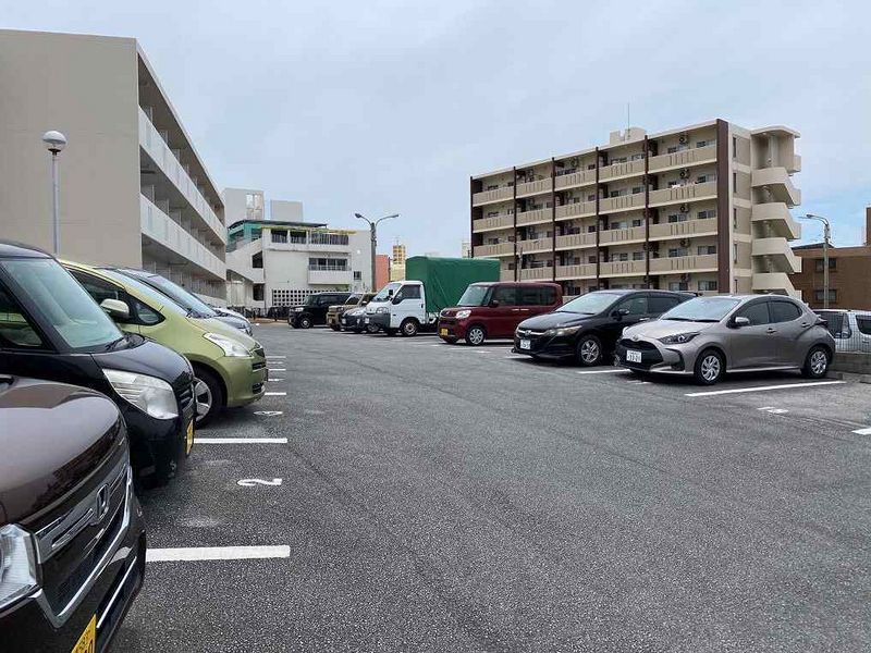 レオパレスエムズ 駐車場