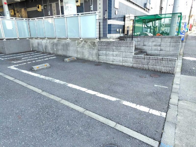 LEONEXT Winds Tateno Parking lot