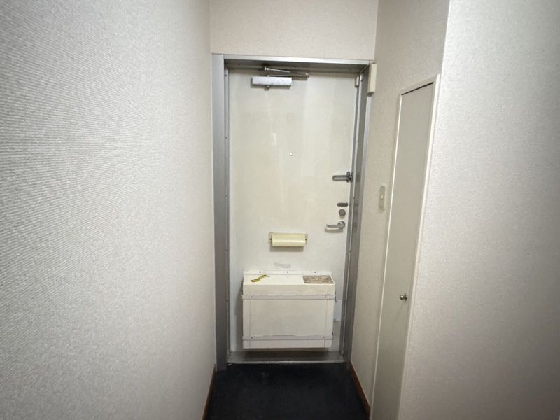 レオパレスウィル８８ 玄関