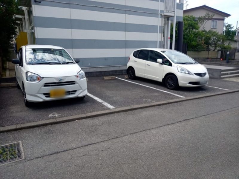 レオパレス南湖 駐車場