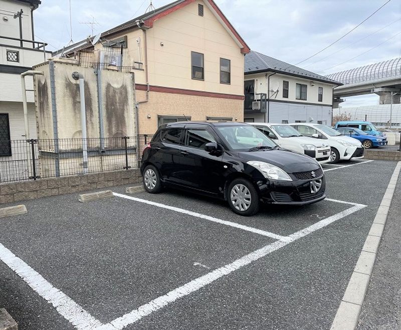 レオパレスオクシム 駐車場