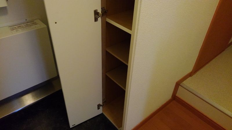 レオパレスシャルマンゾーン照杉 玄関