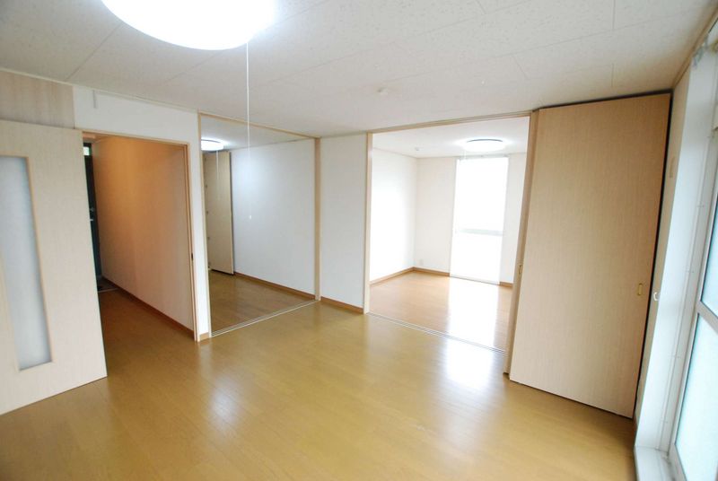 レオパレス嵐山 居間