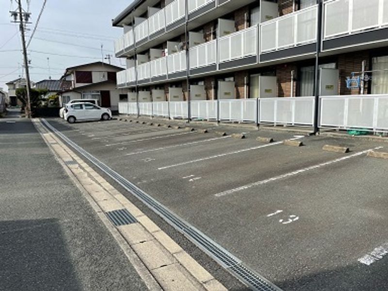 レオパレス二之宮 駐車場