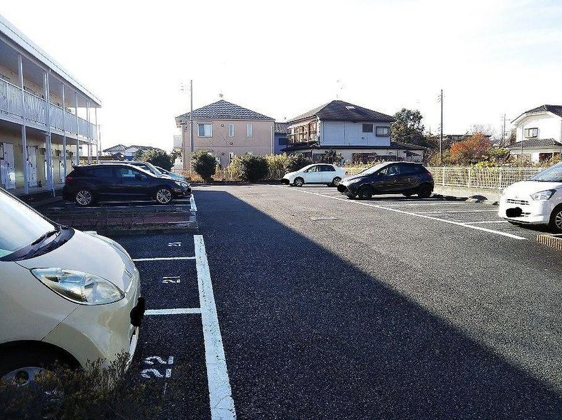 レオパレスサンメイトフジ 駐車場