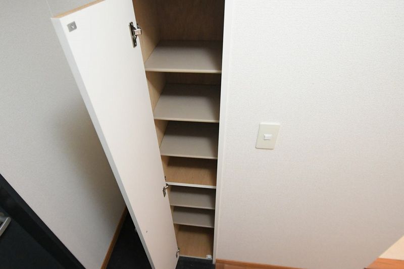 レオパレスＦｌａｔ新栄 収納