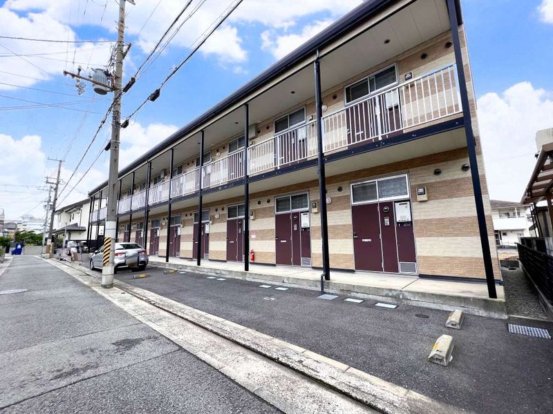 レオパレスセントラル島崎 駐車場