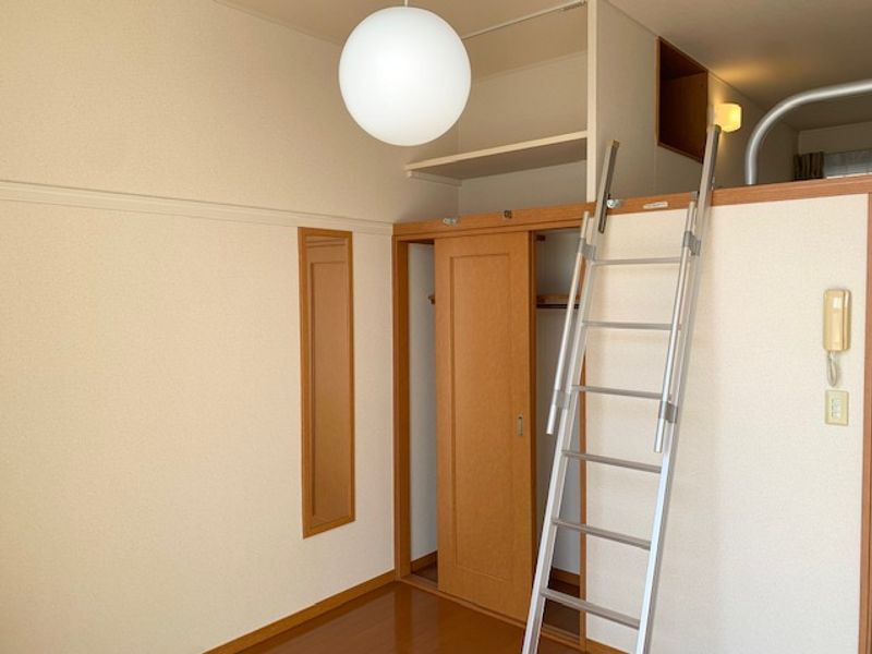 レオパレスマ　メゾン 居間