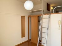 レオパレスマ　メゾン 居間