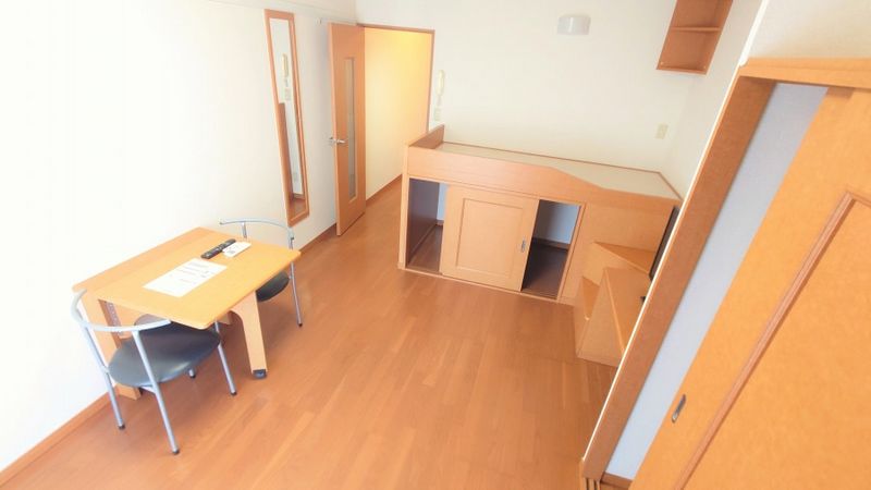 レオパレスラ・ティーダ 居間