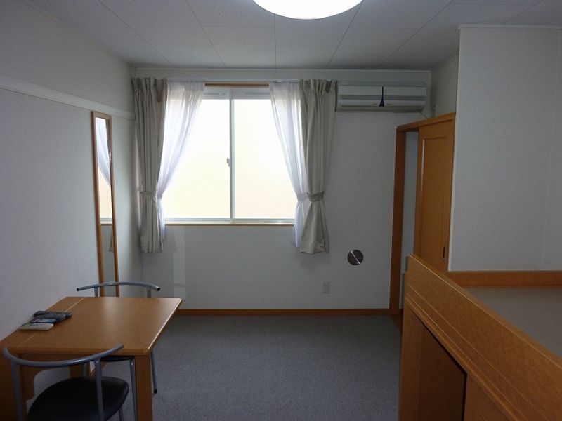レオパレス飛鳥 居間