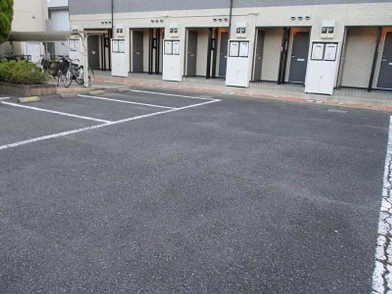 レオパレスサウスウッド 駐車場