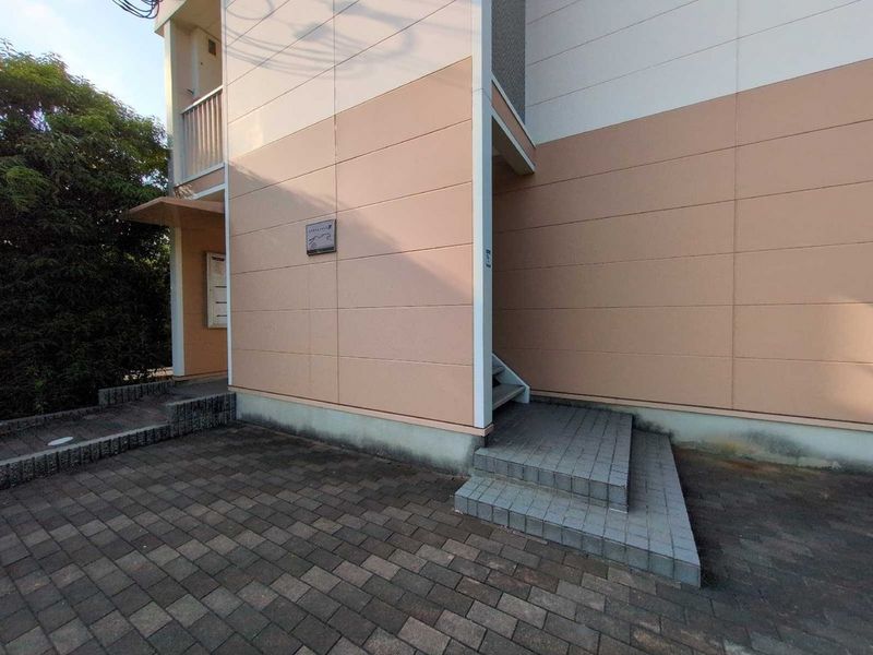 leopalace Yoko Entrance