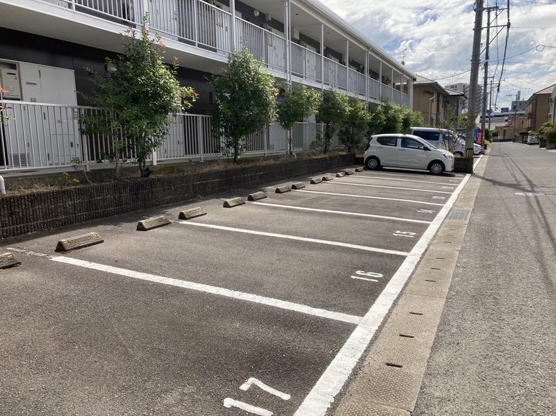 レオパレスストリームＡ 駐車場