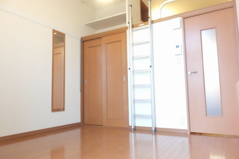 レオパレスルナール 居間