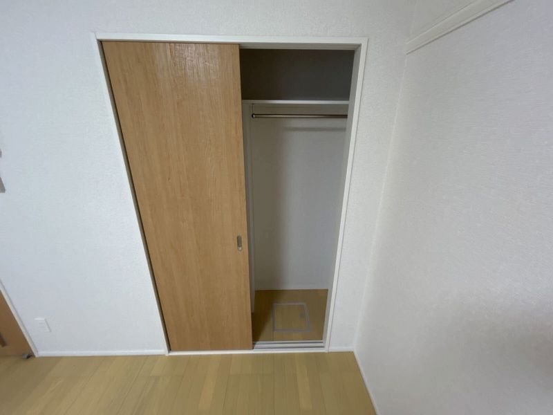 レオパレス中の島 収納